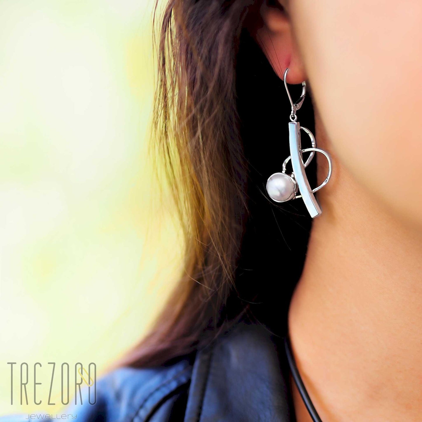 Curved Line and Pearl Earrings